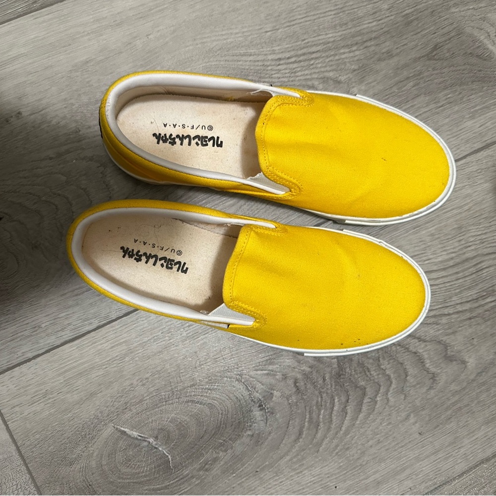 Crayon Shin-Chan Yellow Slip-On Sneakers
